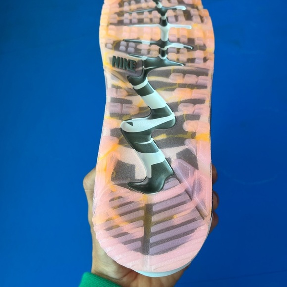 Nike
Air max 90
Golf
‘Phoenix’ - Picture 6 of 12